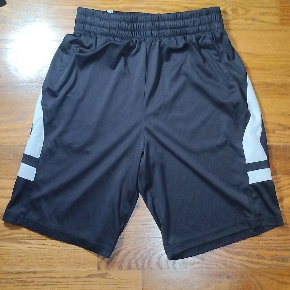 Tek Gear Black and White Boys Shorts size M (10/12)